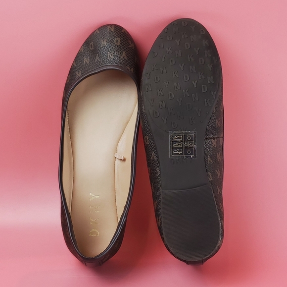 DKNY Monogram Flats - Picture 6 of 6